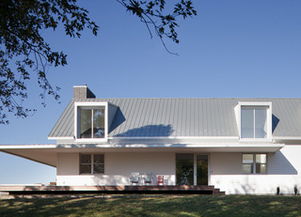 伸展的老虎窗吸收晨曦的陽光 弧形門廊 懸臂門